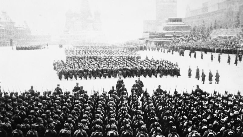 Военный парад на Красной площади в Москве 7 ноября 1941 года Военный парад на Красной площади в Москве 7 ноября 1941 года - «Россия сегодня», 800, 08.09.2021